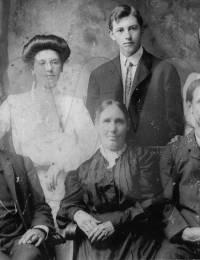 Abel, Violetta, George [Sitting], Nannie Mae, Floyd and Catherine Sowards [Standing]